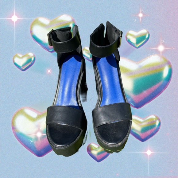 Beautiful New Black Comfy Platform Heels - Picture 2 of 3